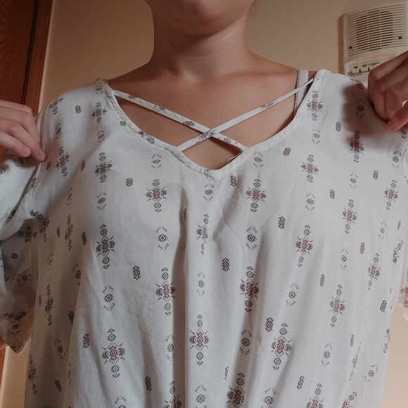 Patterned Blouse - Picture 7 of 7